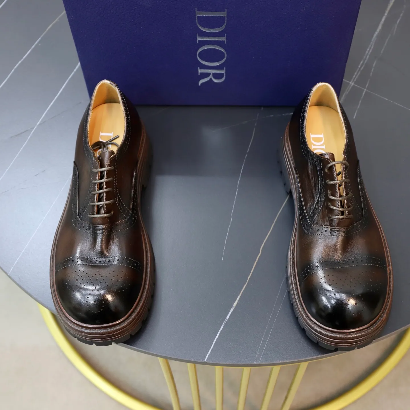 Factory price: 540💰 [Dior] Dior's new casual men's shoes are launched in Hong Kong counters. Official website 1:1 production. Italian washed cowhide + water-dyed leather lining. Designed by European and American masters. Perfect shape to create counter quality, solid color rubber wear-resistant outsole and classic dazzling head! Super versatile and very comfortable. High-end without losing taste, fashionable and novel! ! Absolute focus! 3 colors available! Code number 38-45